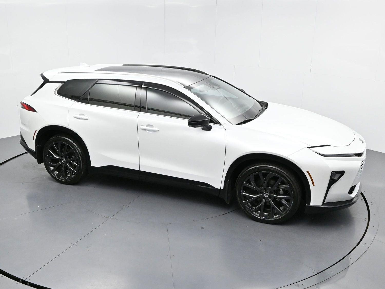 Used 2025  Toyota XLE image 38