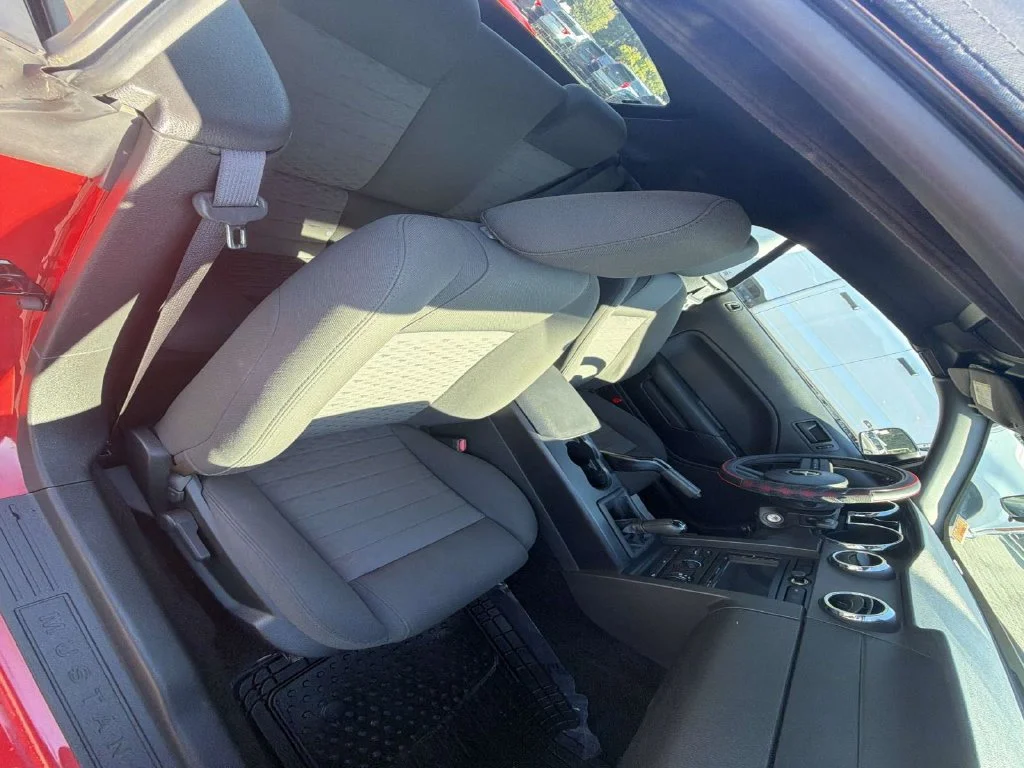 Used 2006  Ford GT Deluxe image 27
