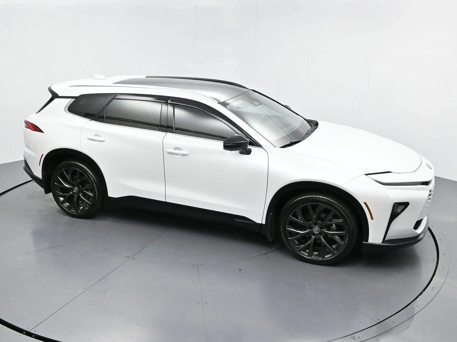 Used 2025  Toyota XLE image 38