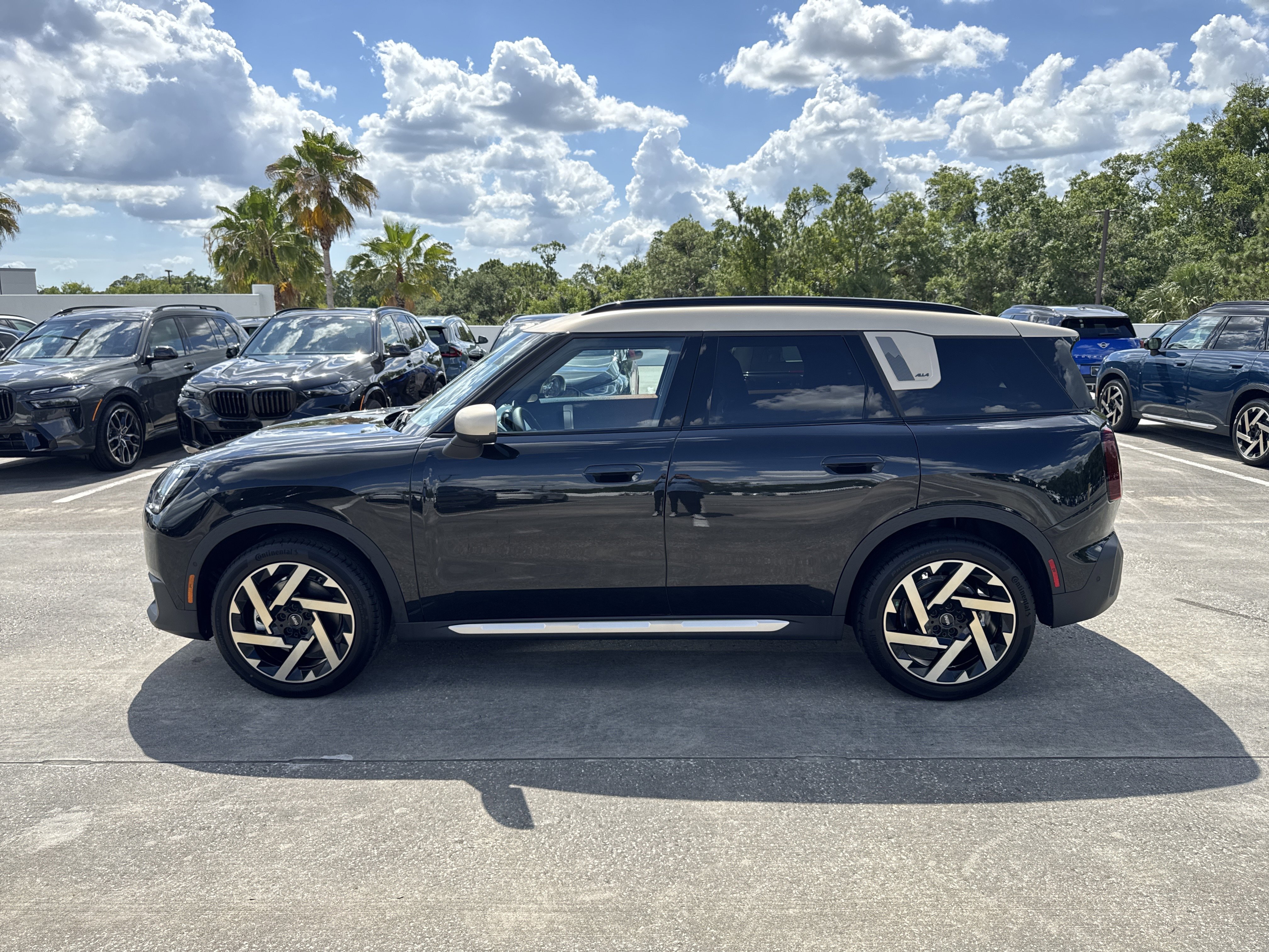 New 2027 Midnight Black MINI Iconic image 4