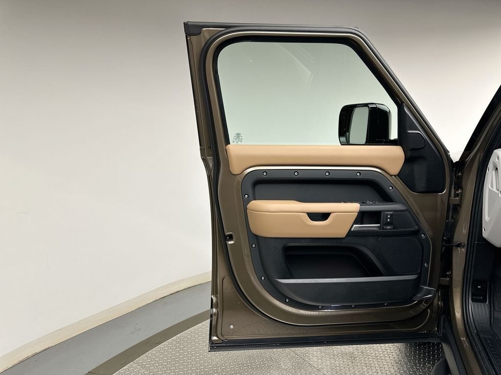 New 2026 Gondwana Stone LAND ROVER X-Dynamic SE image 9