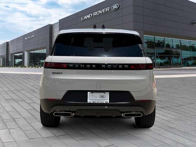 New 2026 Borasco Grey Land Rover SE image 4