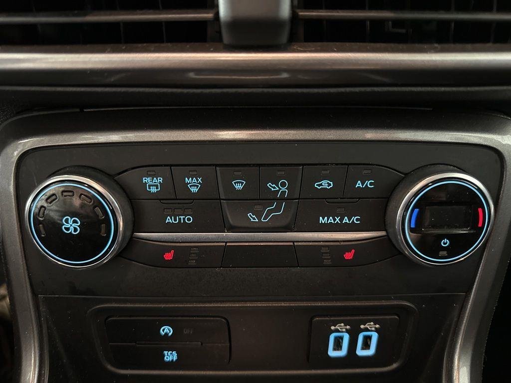 Used 2022 Shadow Black Ford SE image 19