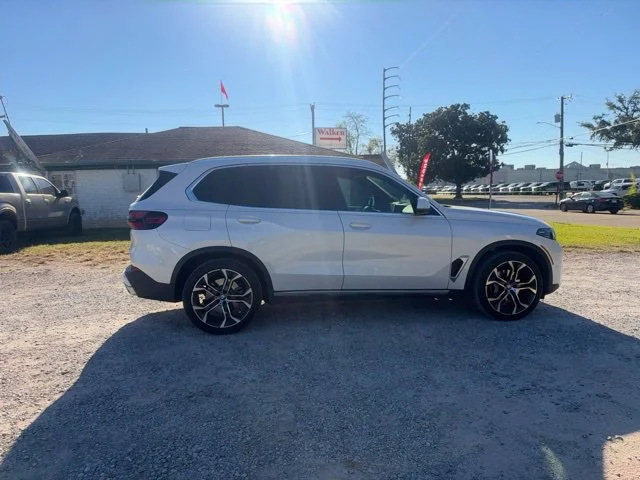 Used 2024 White BMW sDrive40i image 15