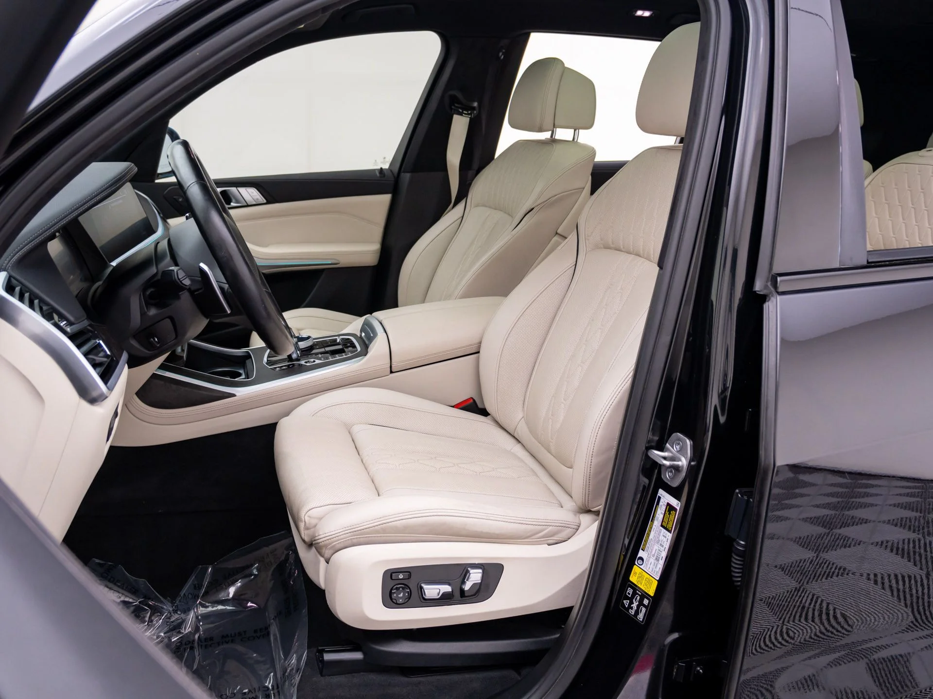 Used 2021 Black BMW xDrive40i image 16