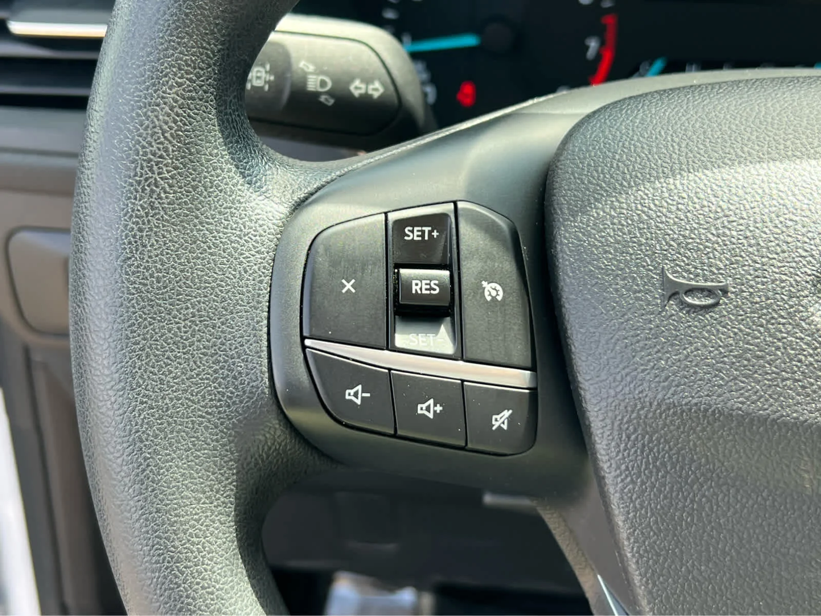 Certified Used 2022 Oxford White Ford SE image 32