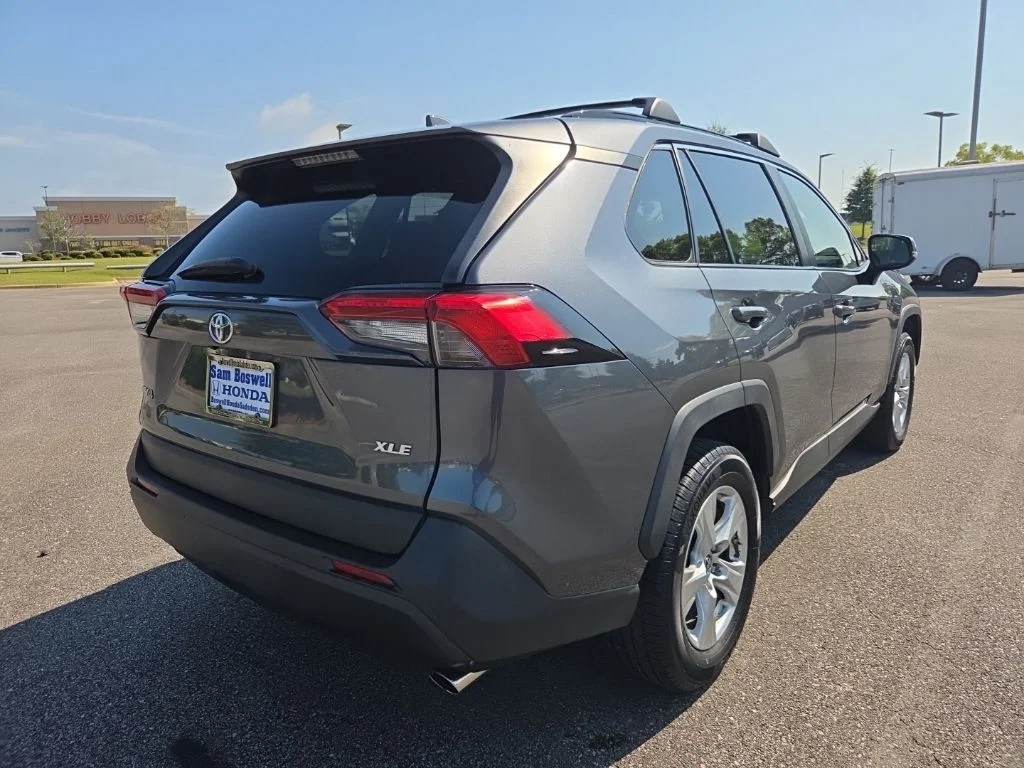 Used 2019 Gray Toyota XLE image 3
