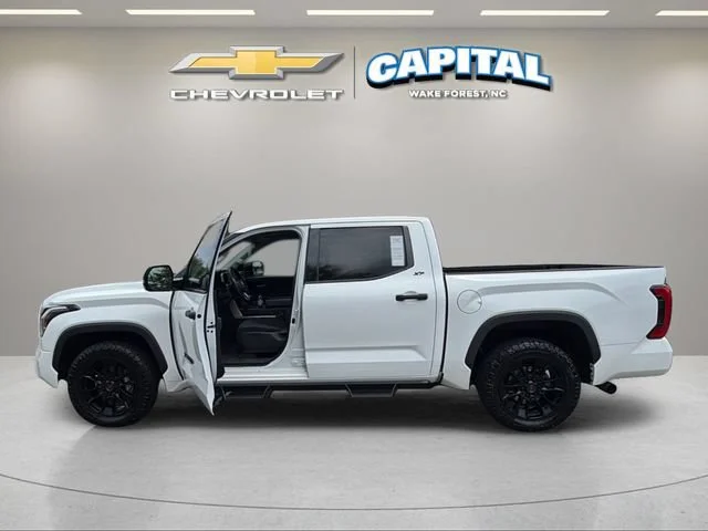 Used 2022 White Toyota SR5 image 13