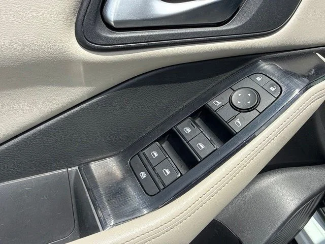 Used 2025 White Nissan SV image 29