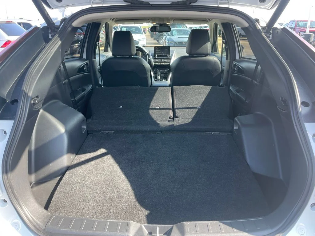 Used 2024 Silver Mitsubishi SE image 31