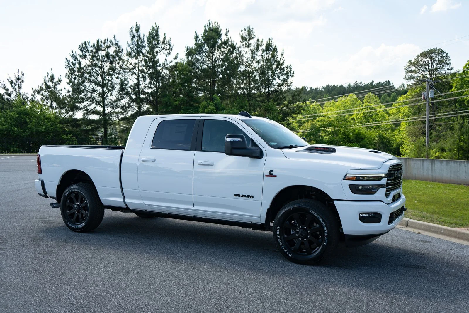 New 2026 Bright White Clear-Coat Exterior Paint RAM Laramie image 20