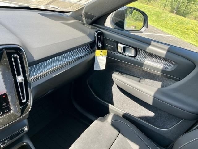 2026 Volvo XC40 Ultra Black Edition - Photo 20