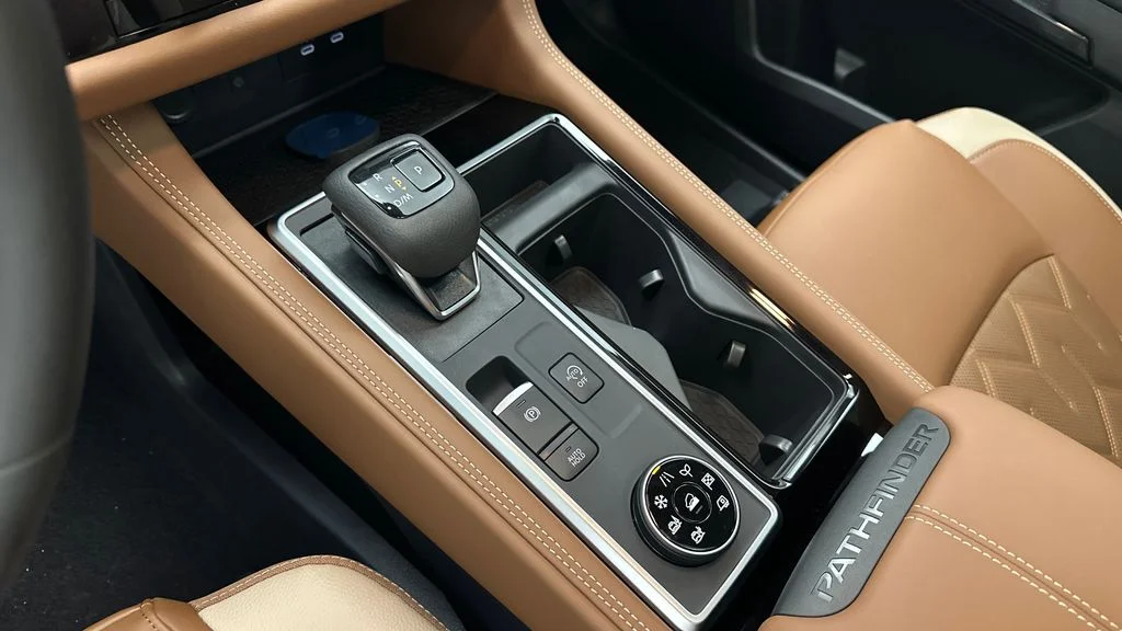 New 2026 Everest White Pearl TriCoat / Super Black Two-tone Nissan Platinum image 13