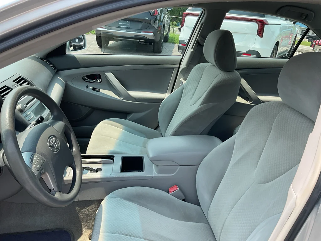 Used 2007 Titanium Metallic Toyota LE image 19