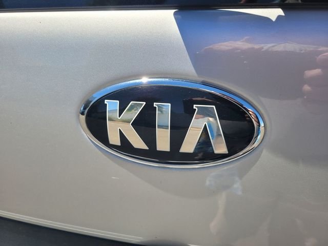 Used 2017 Silver Kia Plus image 10