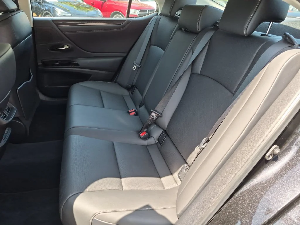 Used 2024 Black Lexus 350 image 25