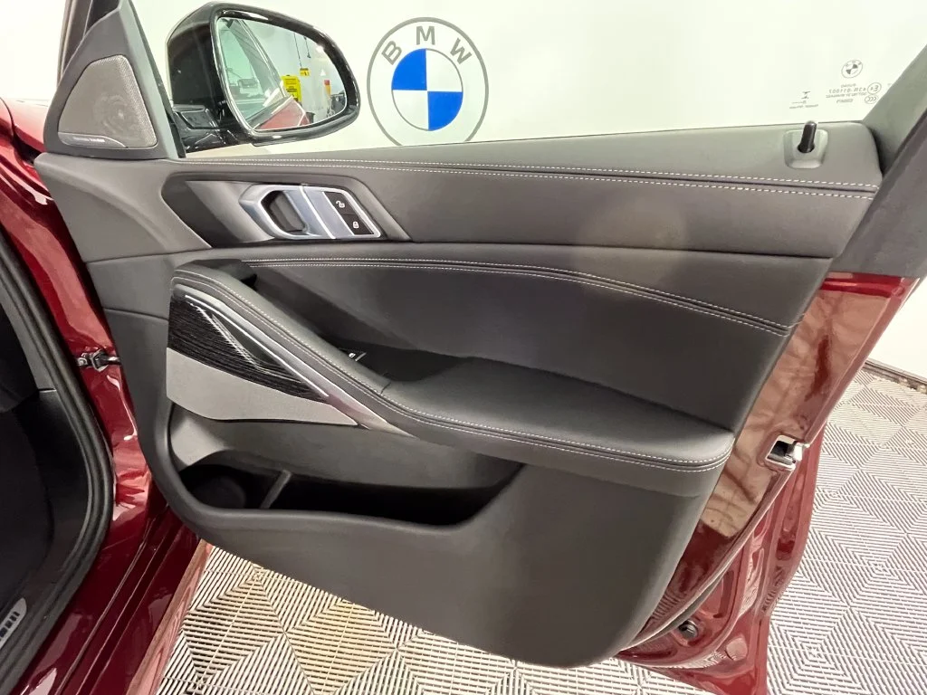 Used 2026 Red Metallic BMW xDrive40i image 25