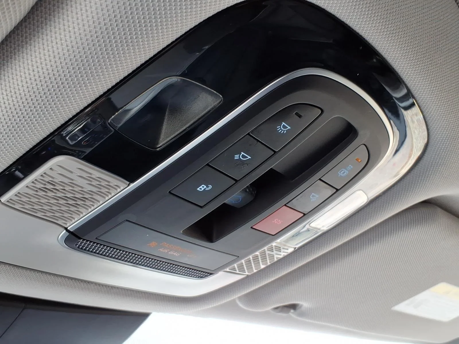 Used 2025 Hyper White Hyundai SEL Premium 7P image 23