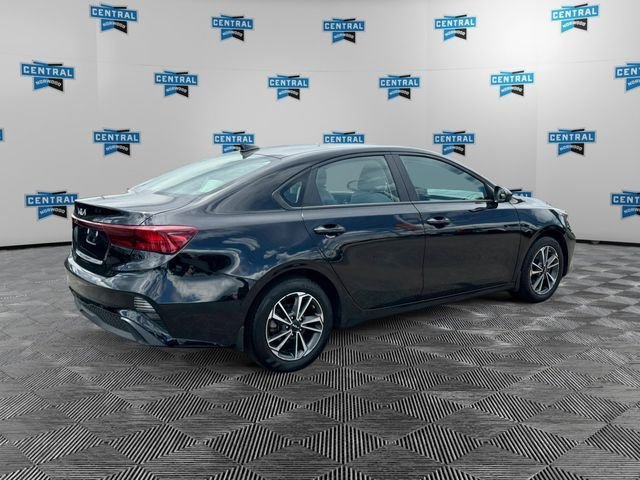 Used 2023 Black Kia LXS image 5