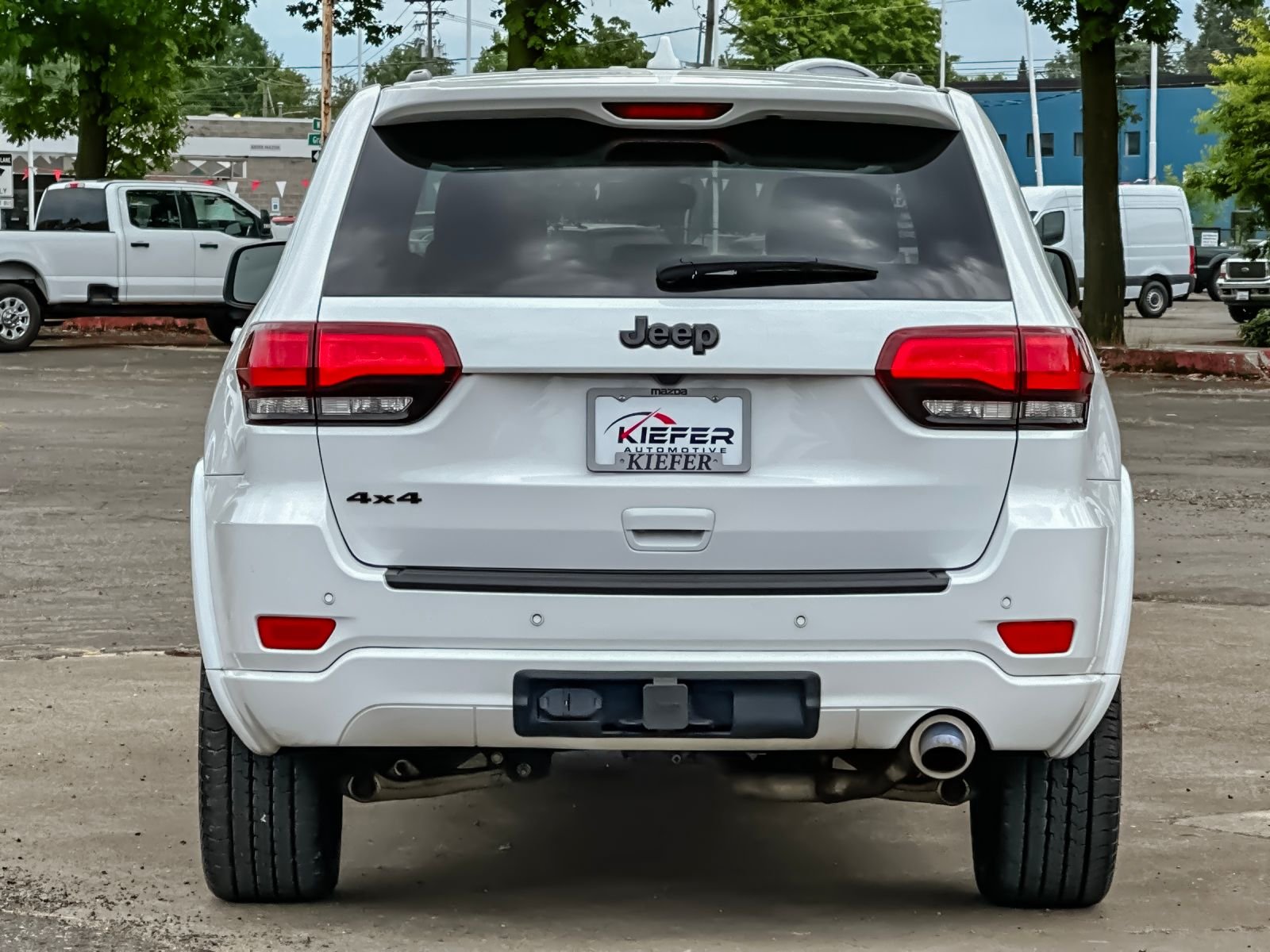 Used 2022 White Jeep Laredo X image 4