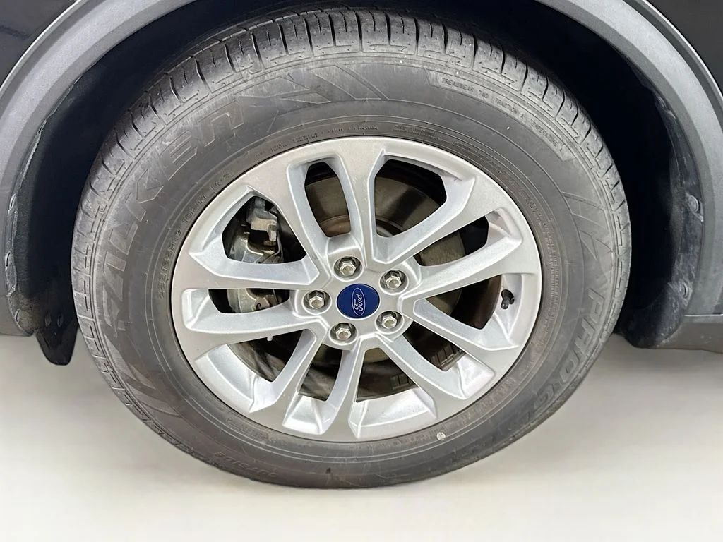 Used 2020 Black Ford SE image 37