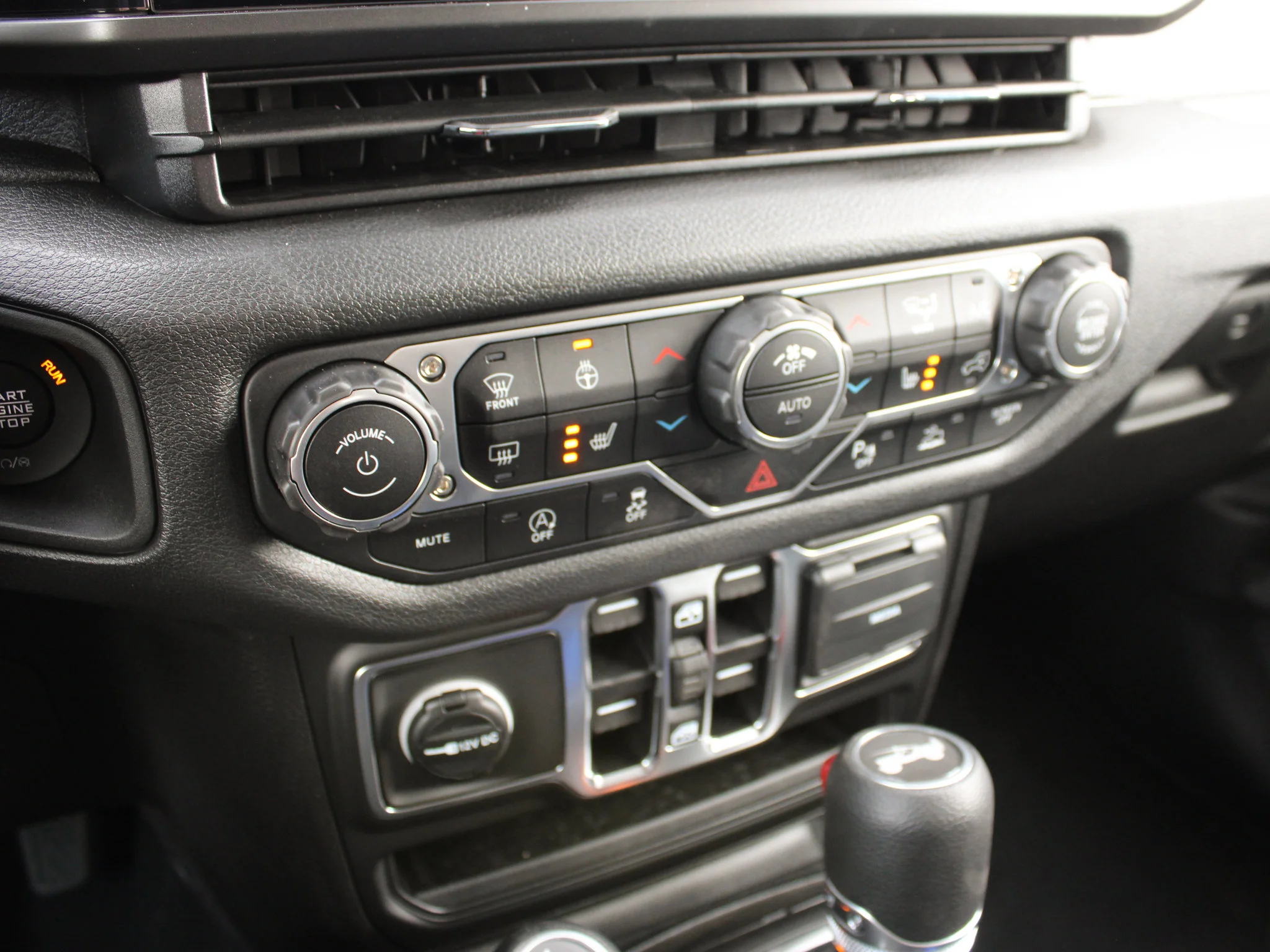 Used 2025 41 Jeep Sport S* 4 Door 4x4, Heated Seats/Wheel, Safety Group, Alpine Audio image 21