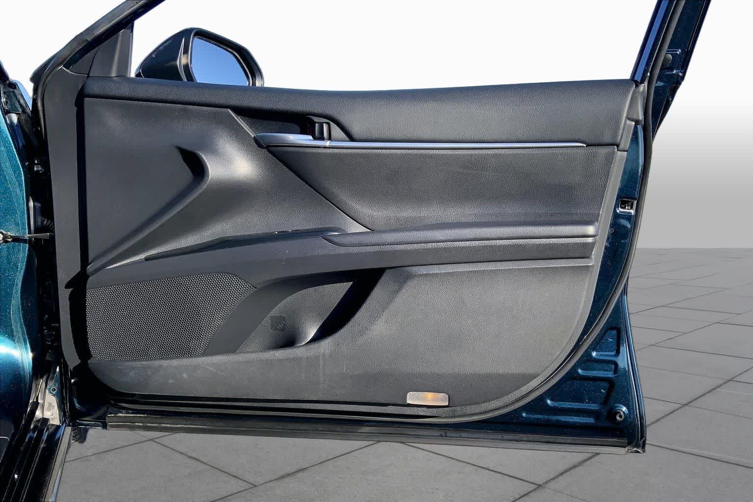 Used 2018 Galactic Aqua Mica Toyota SE image 22