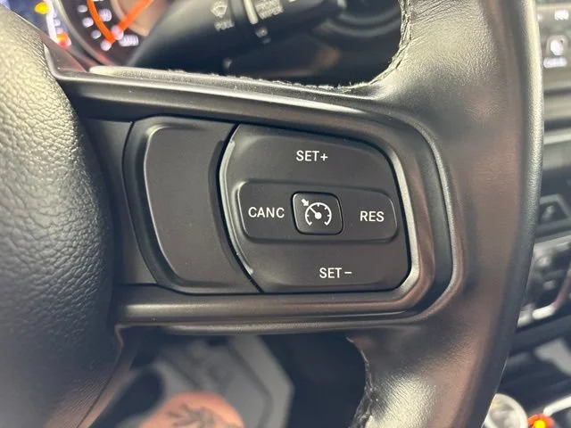 Used 2022 Black Jeep Altitude image 12