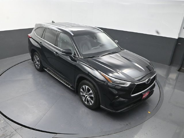Used 2021 Black Toyota XLE image 24