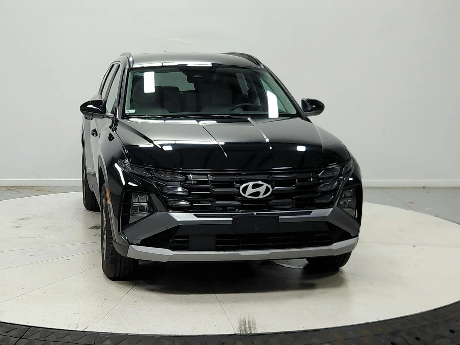Used 2025 Phantom Black Hyundai SEL image 3