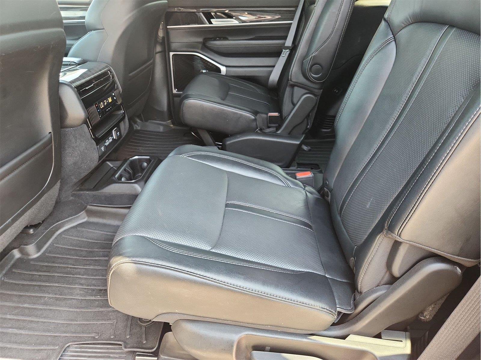 2022 Jeep Wagoneer photo 26 of 36