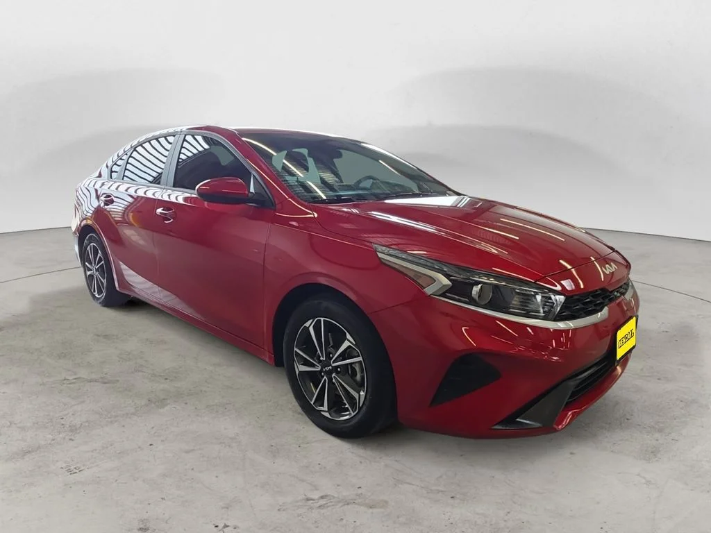 Used 2024 Red Kia LXS image 3