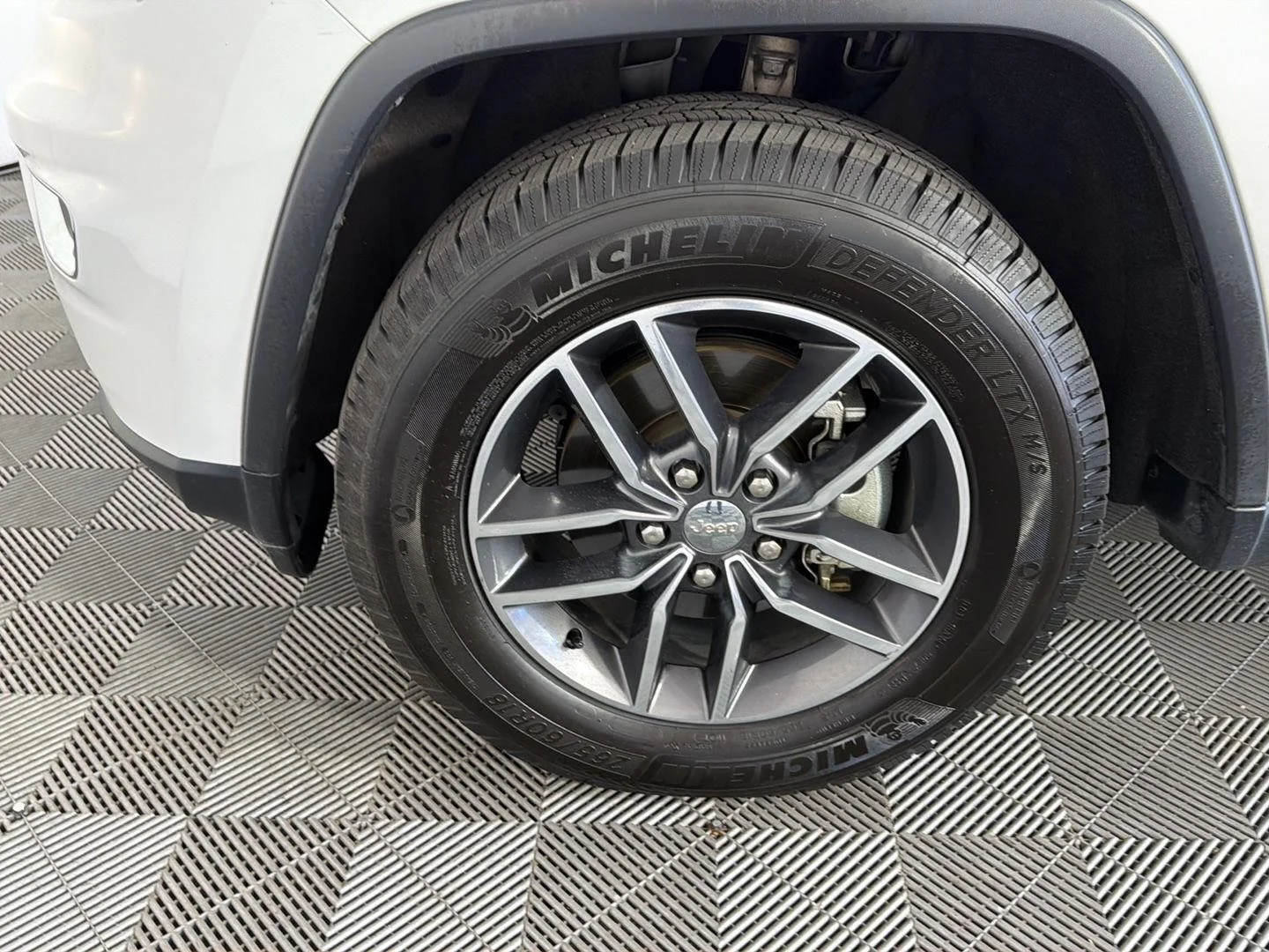 Used 2017 Bright White Clearcoat Jeep Limited image 16