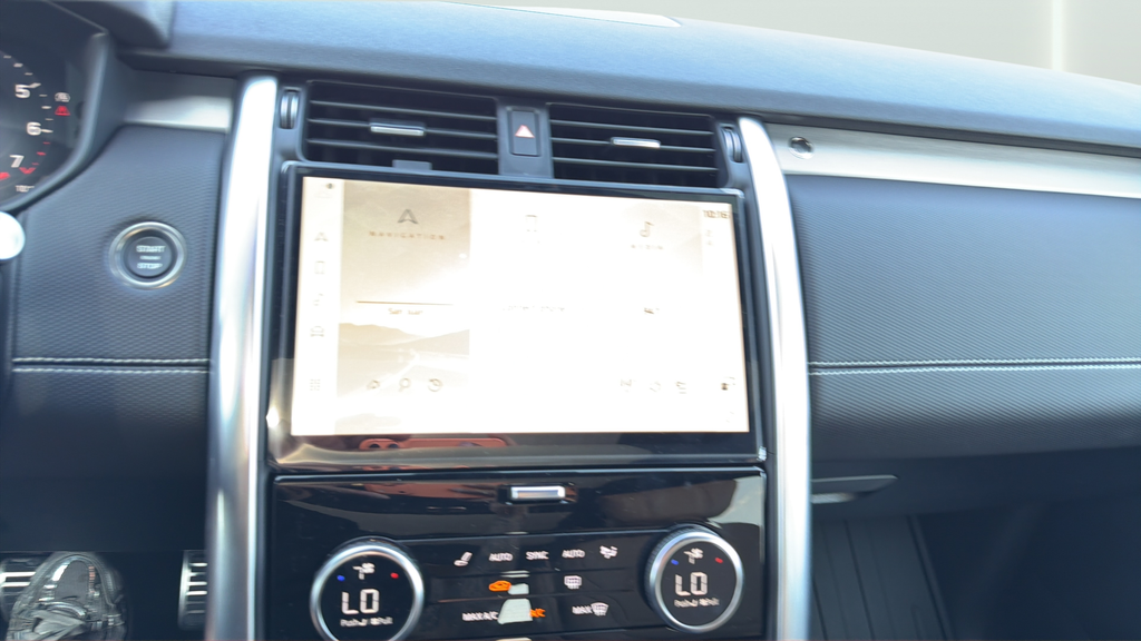 New 2026 Fuji White Land Rover Dynamic SE image 22