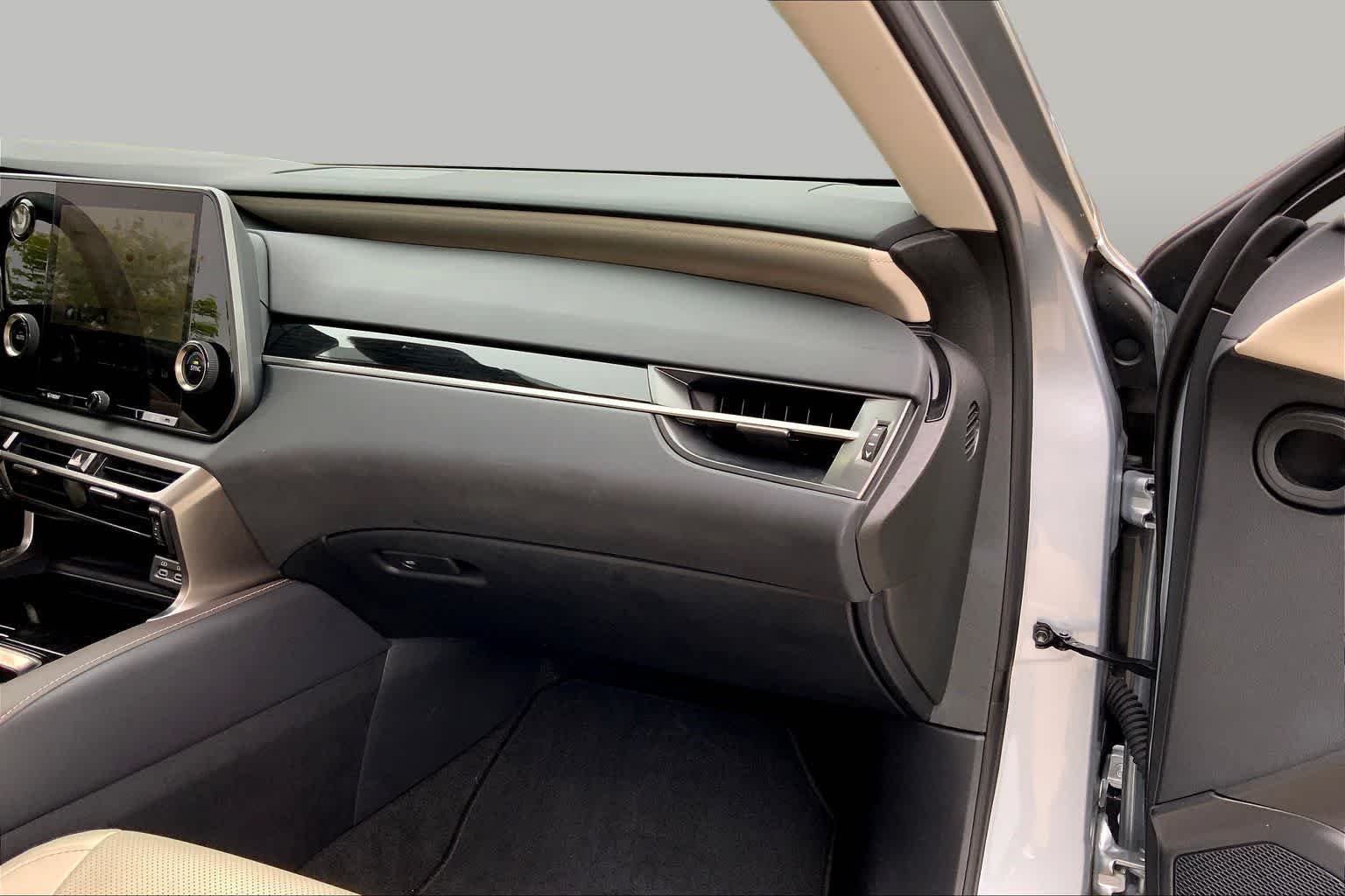 Used 2024 Iridium Lexus  image 18