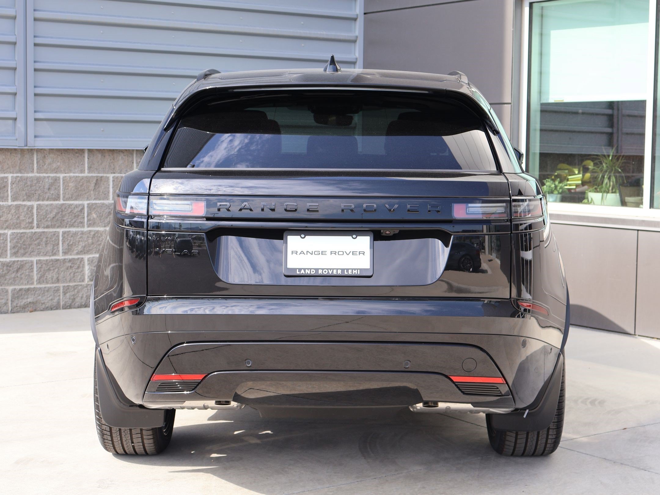 New 2026 Santorini Black LAND ROVER Belgravia Edition image 7