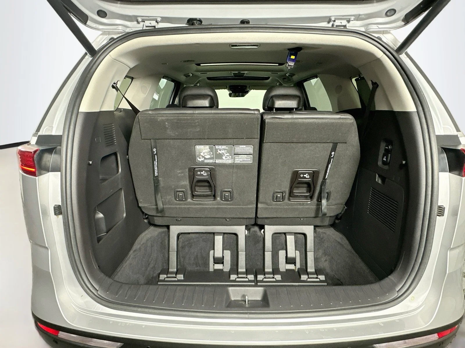 Used 2022 Ceramic Silver Kia SX Prestige image 27