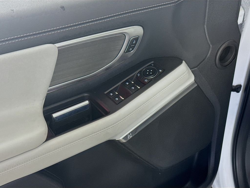 Used 2025 Oxford White Ford Platinum image 21
