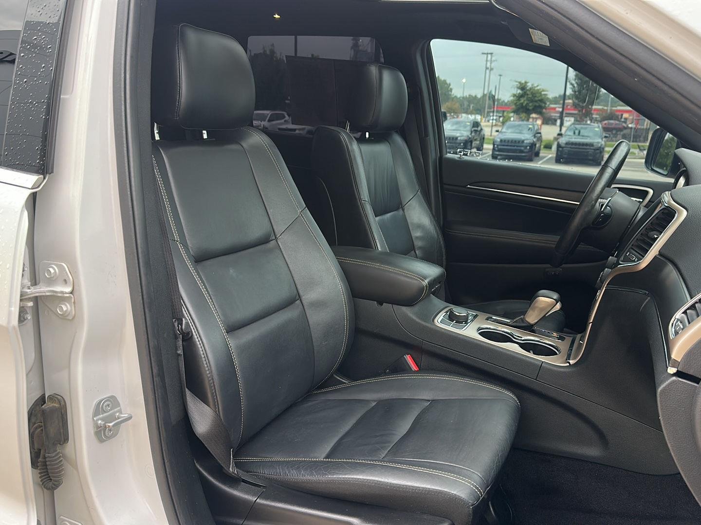 Used 2017 Bright White Clearcoat Jeep Limited image 37