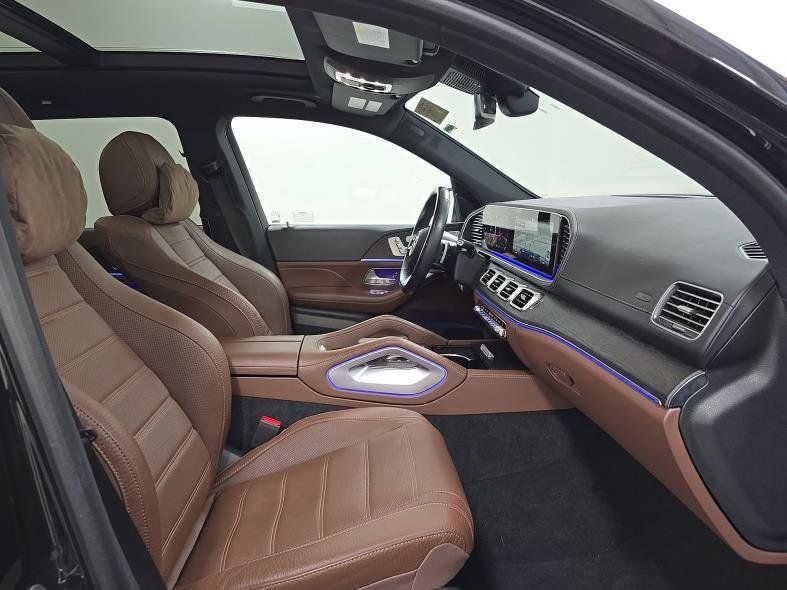 Used 2025 Obsidian Black Metallic Mercedes-Benz GLS 580 image 9