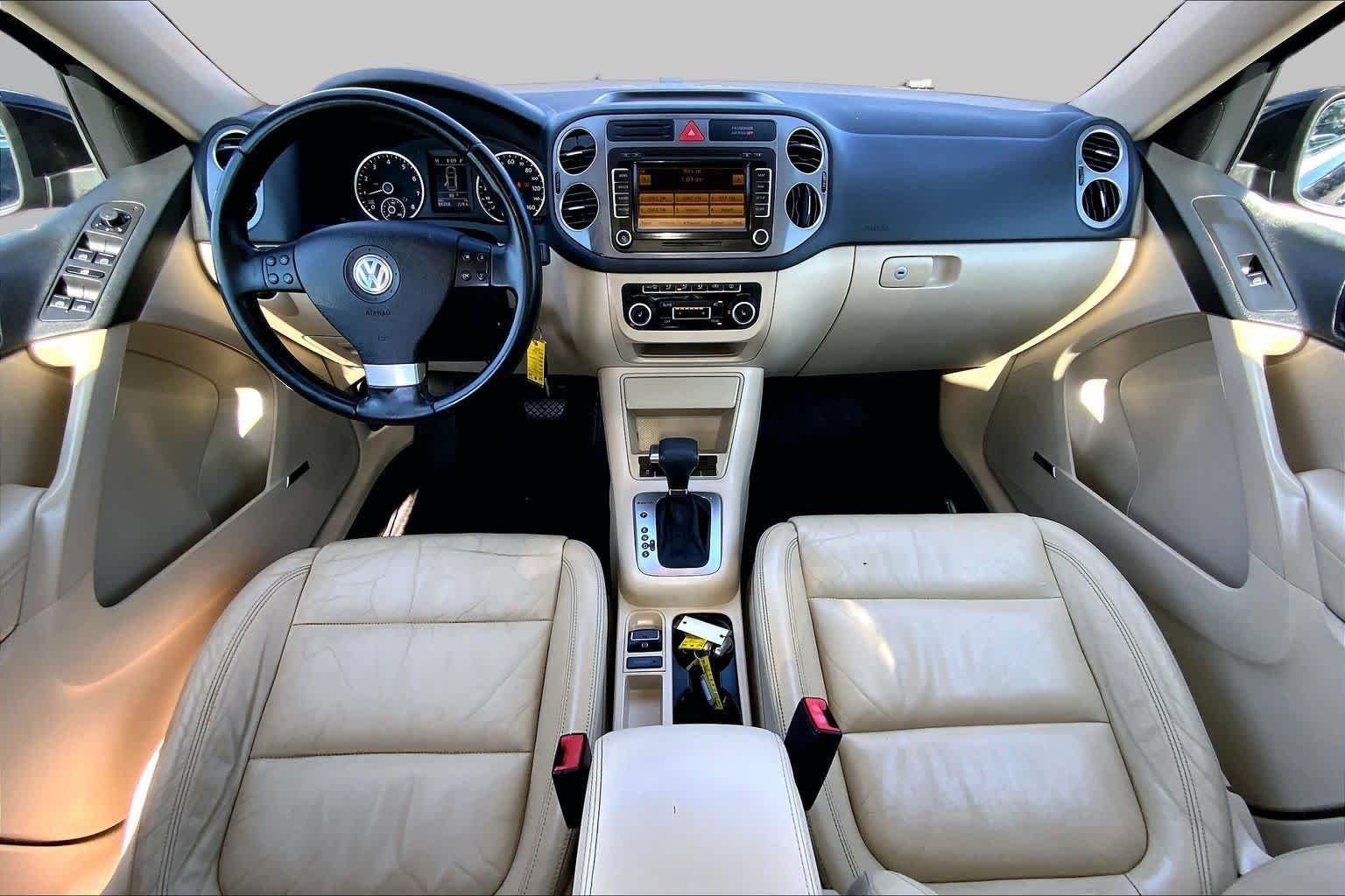 Used 2010  Volkswagen SE image 13