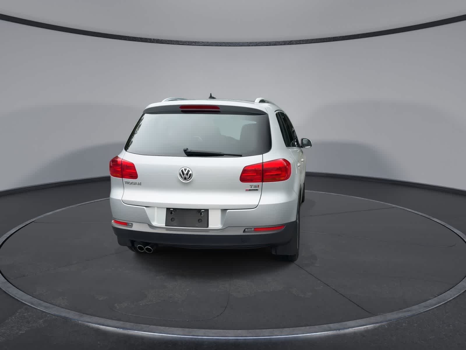 Used 2017 Silver Volkswagen Wolfsburg Edition image 7