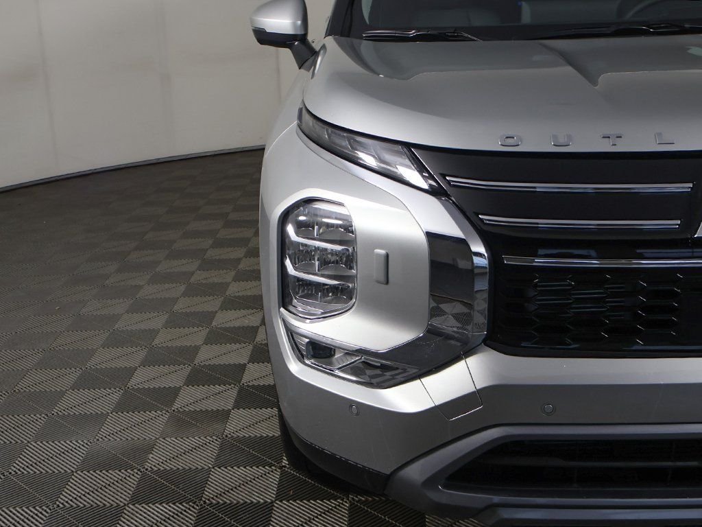 New 2026 Silver Mitsubishi SE image 15