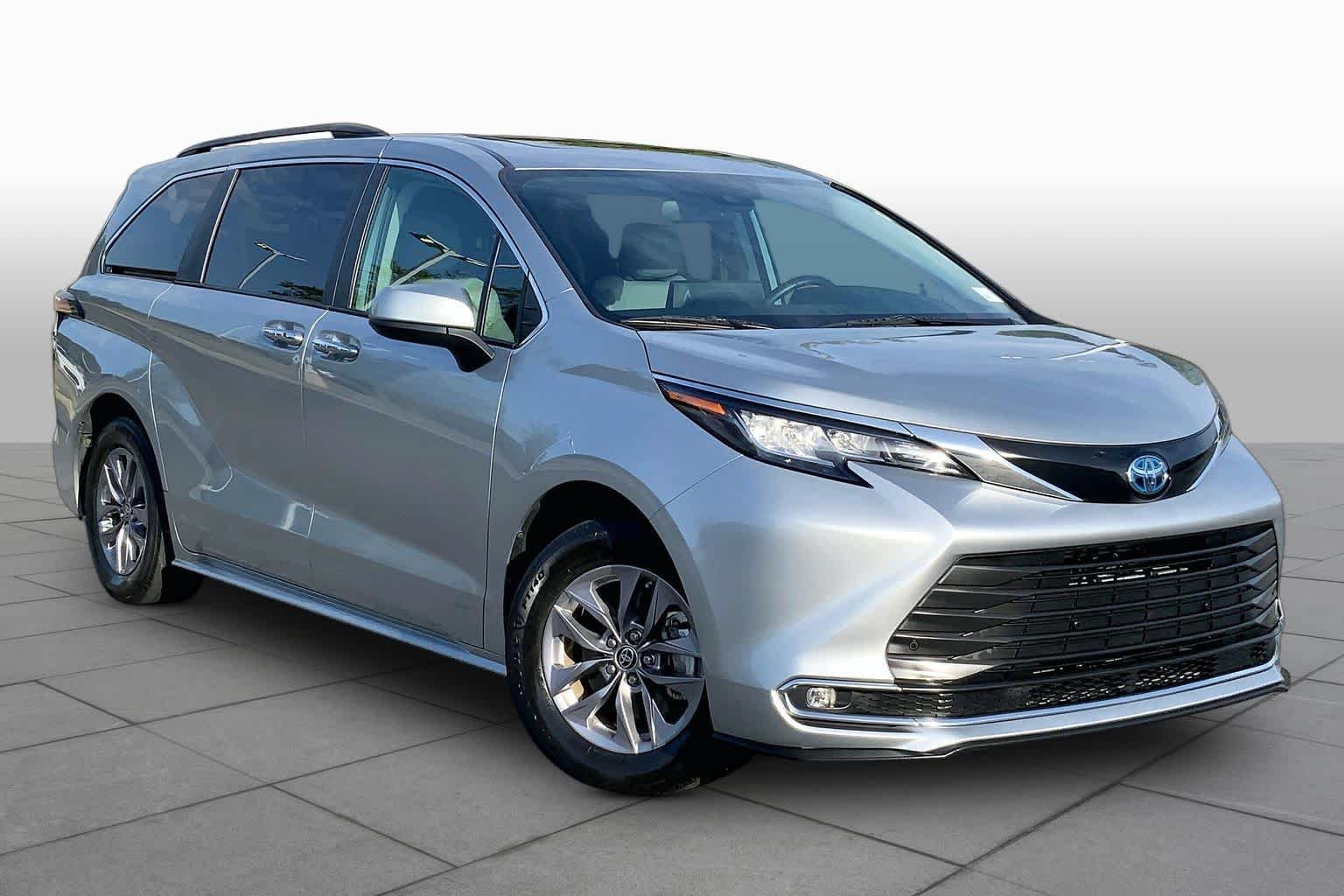 Used 2022 Celestial Silver Metallic Toyota XLE image 3