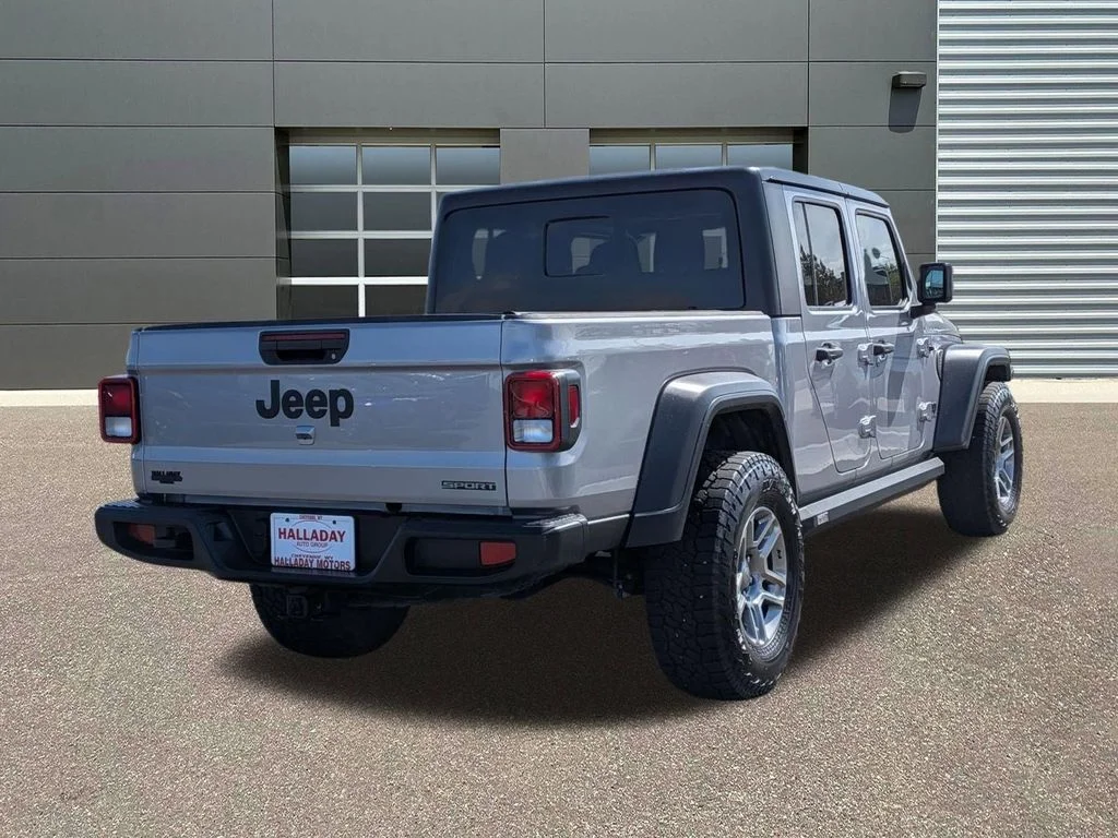 Used 2020 Billet Silver Metallic Clearcoat Jeep Sport S image 5