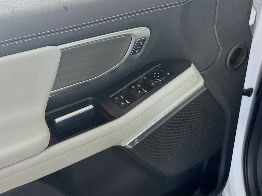 Used 2025 Oxford White Ford Platinum image 21
