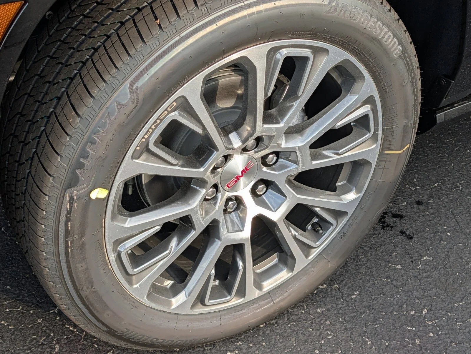 2026 GMC Yukon Denali - Photo 24