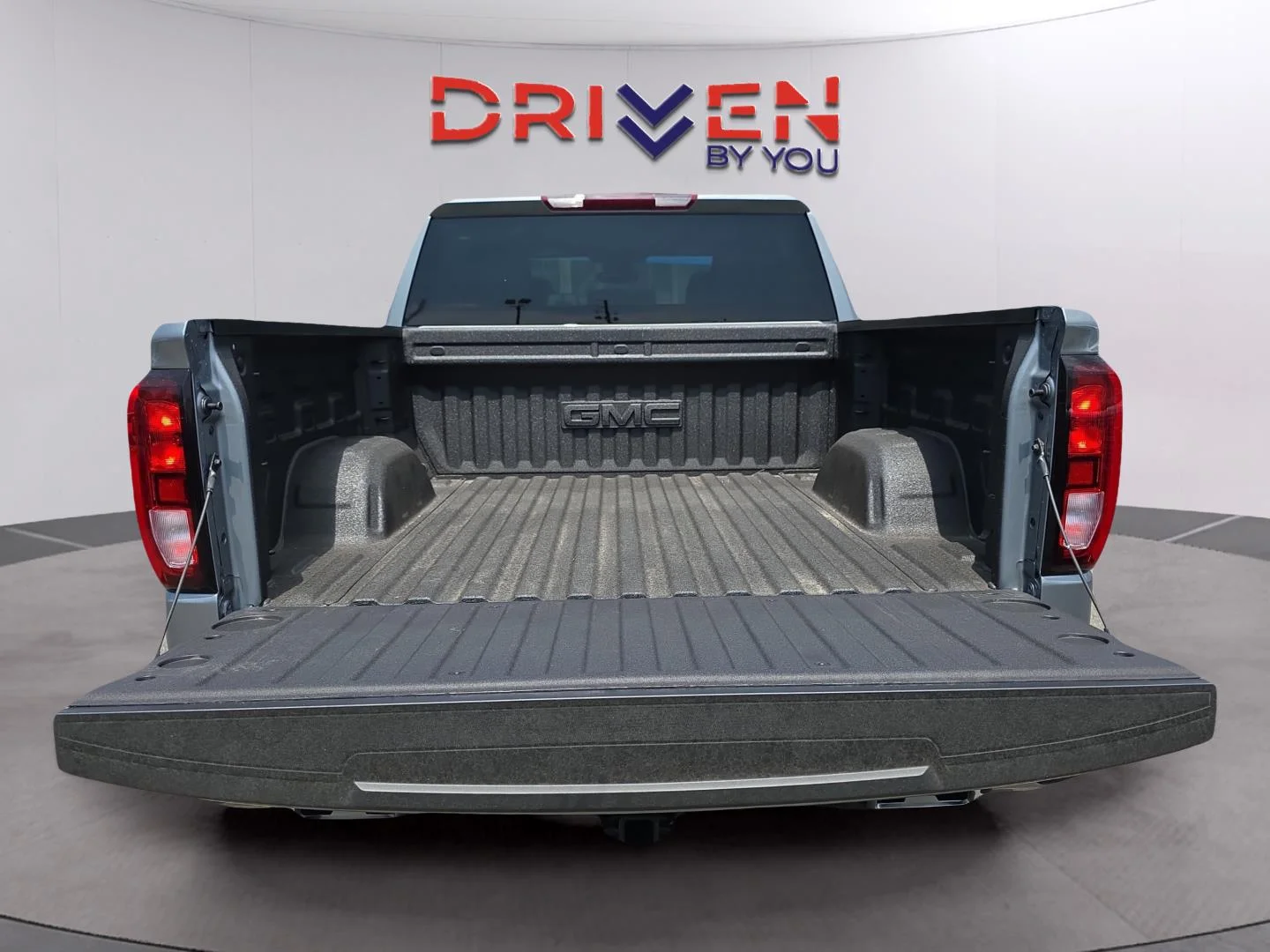 New 2026 Sterling Metallic GMC Elevation image 12