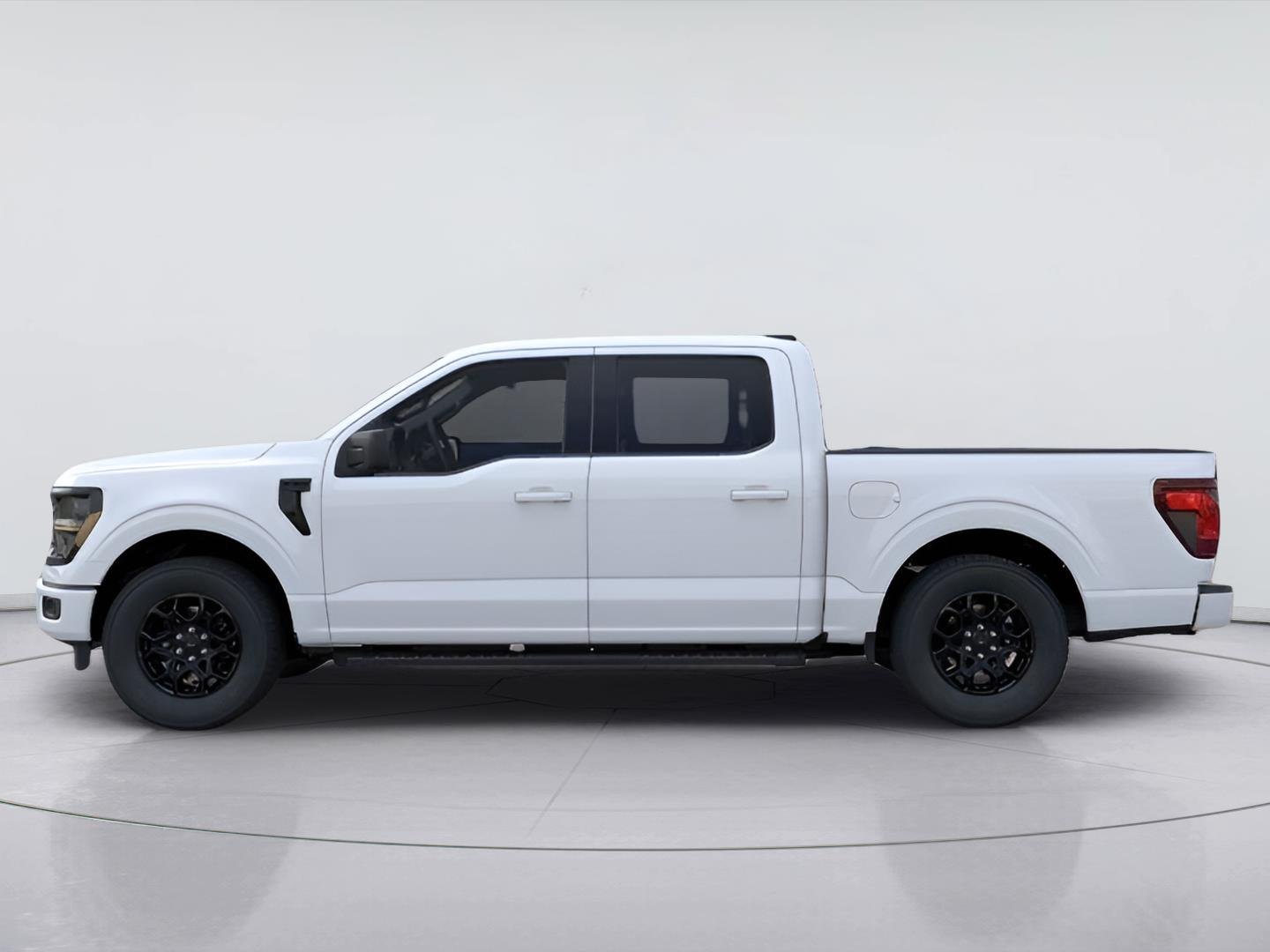 New 2026 Oxford White Ford XLT image 3