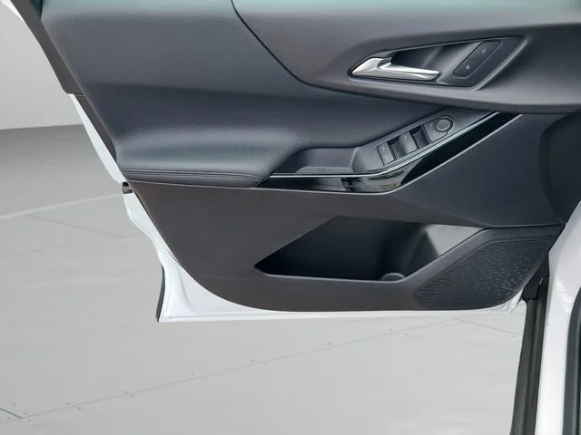 New 2027 Summit White Chevrolet LT image 17